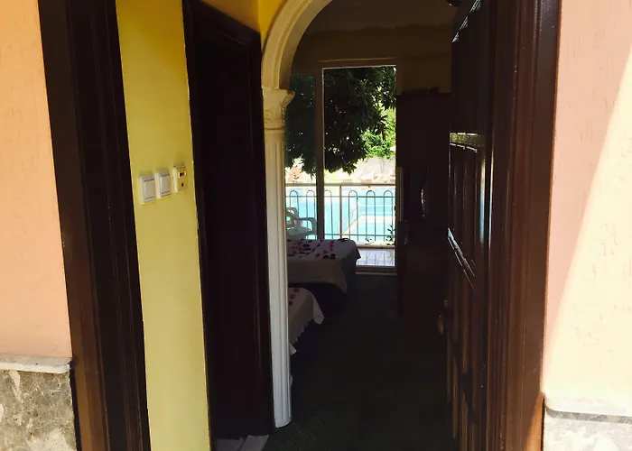 Paradise Ξενοδοχείο 3*