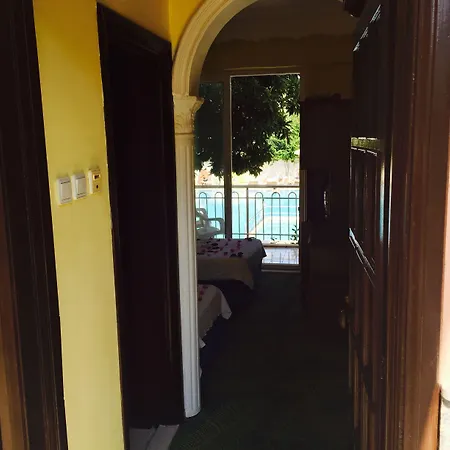 Paradise Hotel 3*